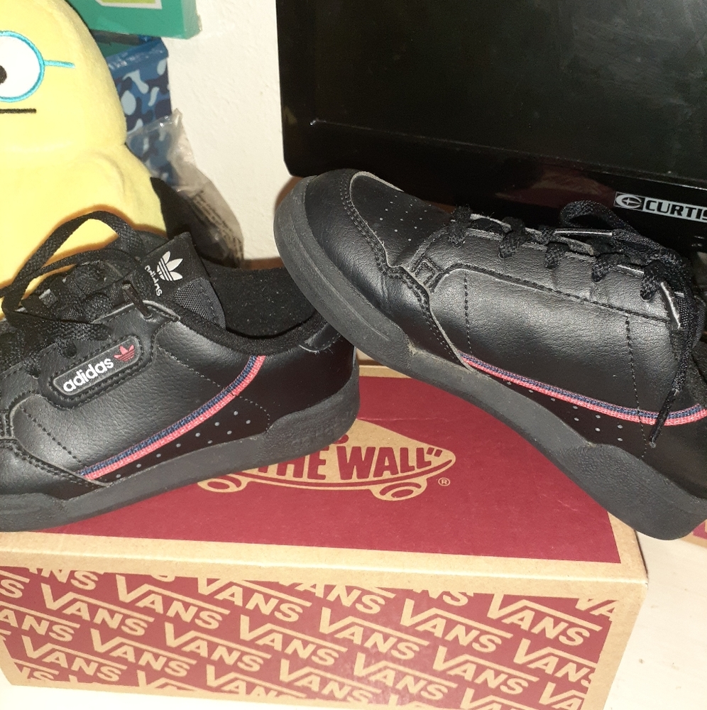 Boys shoes